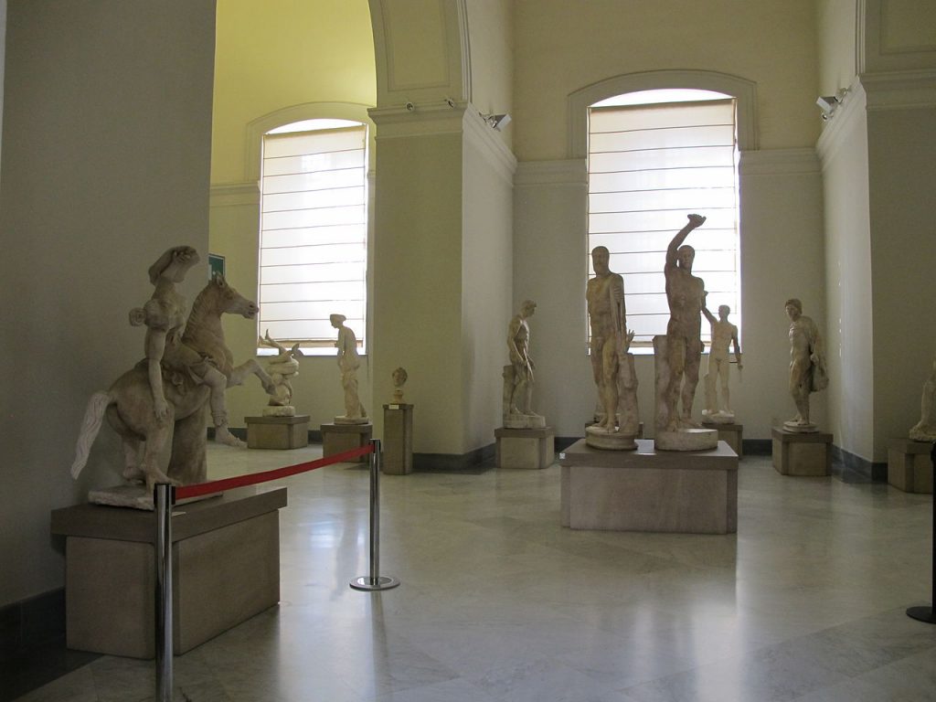 Napoli boom di turisti primo weekend estivo 2016, museo archeologico