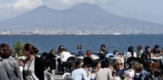 Ferragosto a Napoli 2016, boom di turisti: l'orgoglio di Luigi De Magistris