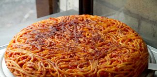 Ricetta frittata di pasta alla napoletana: preparata con gli spaghetti