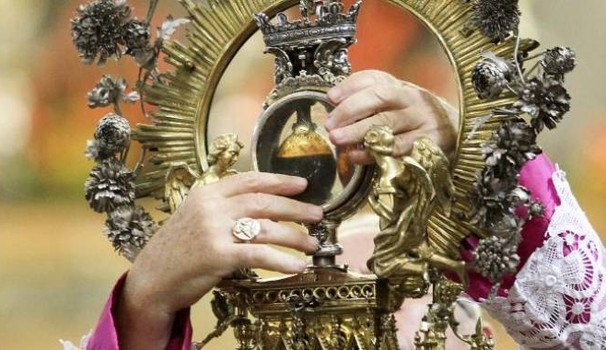 Un altro “Miracolo” di San Gennaro: trovata terza ampolla col suo sangue