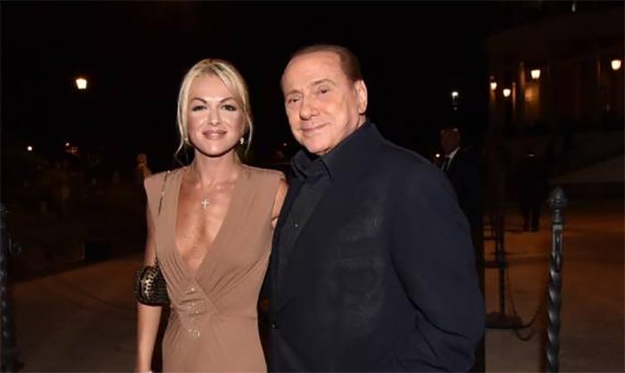 Berlusconi e Francesca all'altare come testimoni di nozze