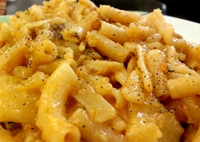 Ricetta della pasta e patate napoletana con provola "azzeccata"