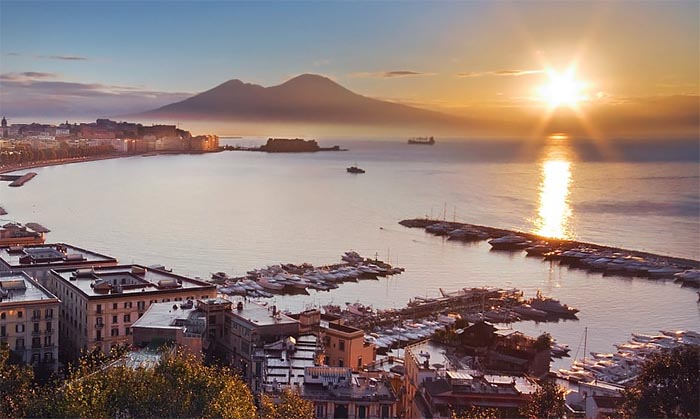 Sai perché Napoli viene definita "Città del Sole"? 