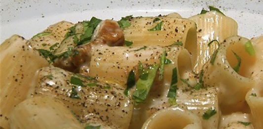 Ricette primi piatti napoletani: mezzemaniche d''a campagnola