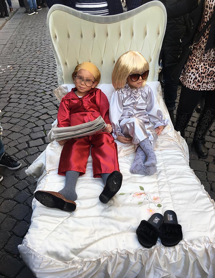 Carnevale a Napoli 2018: Sandra e Raimondo Vianello, la maschera più originale