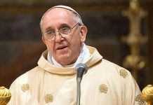 Papa Francesco: "Dovrò subire un'intervento agli occhi"