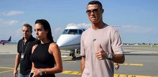 Cristiano Ronaldo accolto dagli juventini con cori anti Napoli