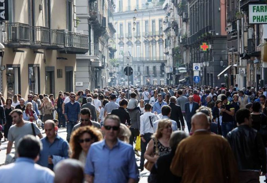 Ferragosto a Napoli: turismo in crescita ma delusione trasporti