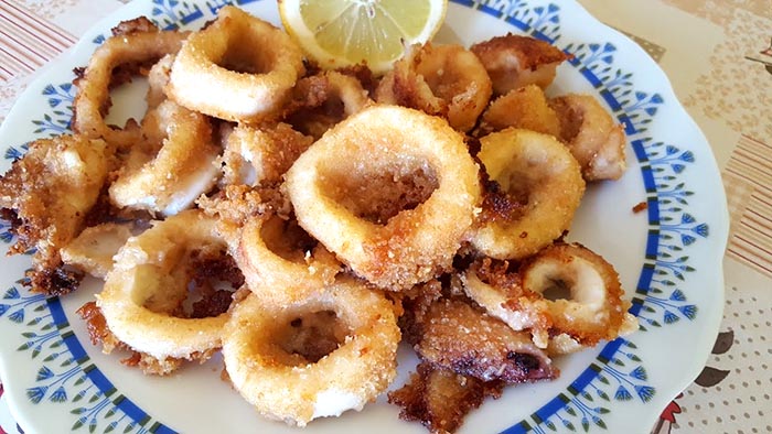 Ricetta dei calamari al forno: croccanti e facili da preparare
