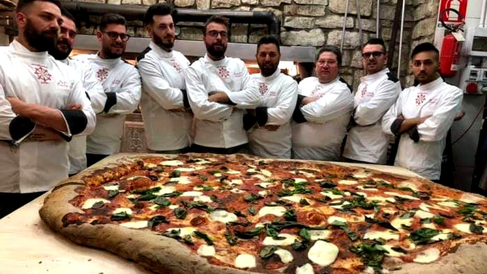 Campania da record: ecco la pizza più grande del mondo