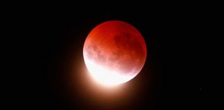 Eclissi di luna rossa: stasera tutti col naso all'insù