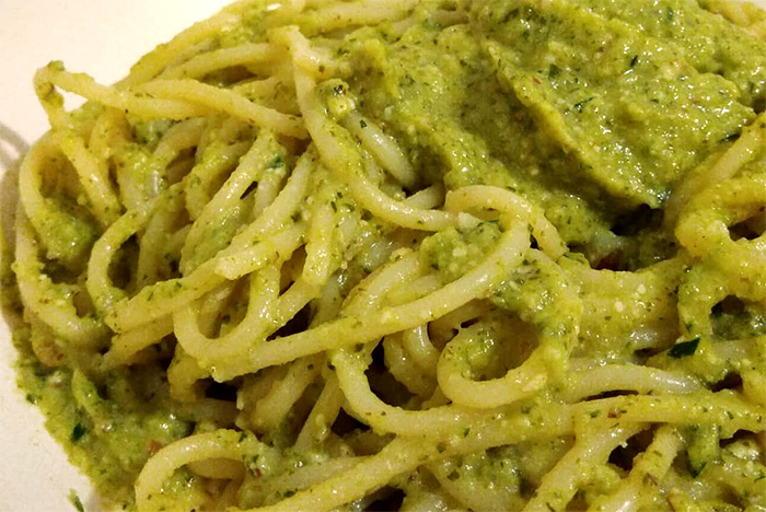 Ricetta pasta al pesto di zucchine: semplice e sfizioso