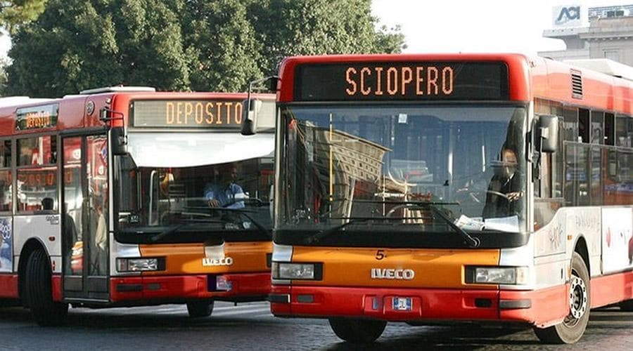 Napoli, sciopero dei trasporti treni e bus: ecco le fasce orarie garantite