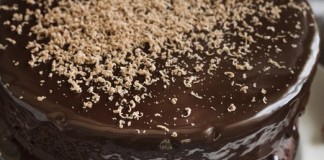 Ricetta torta mousse al cioccolato fondente: delizia dei sensi!
