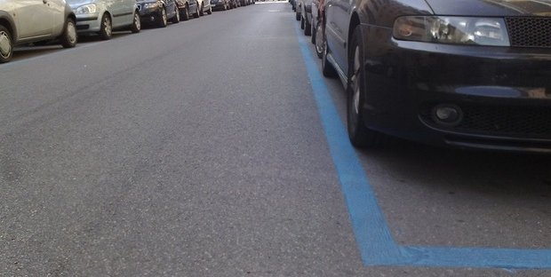 Napoli, strisce blu: parcheggio gratuito dal 18 maggio