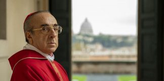 Paolo Sorrentino omaggia la vittoria del Napoli con uno scatto del Cardinale Voiello