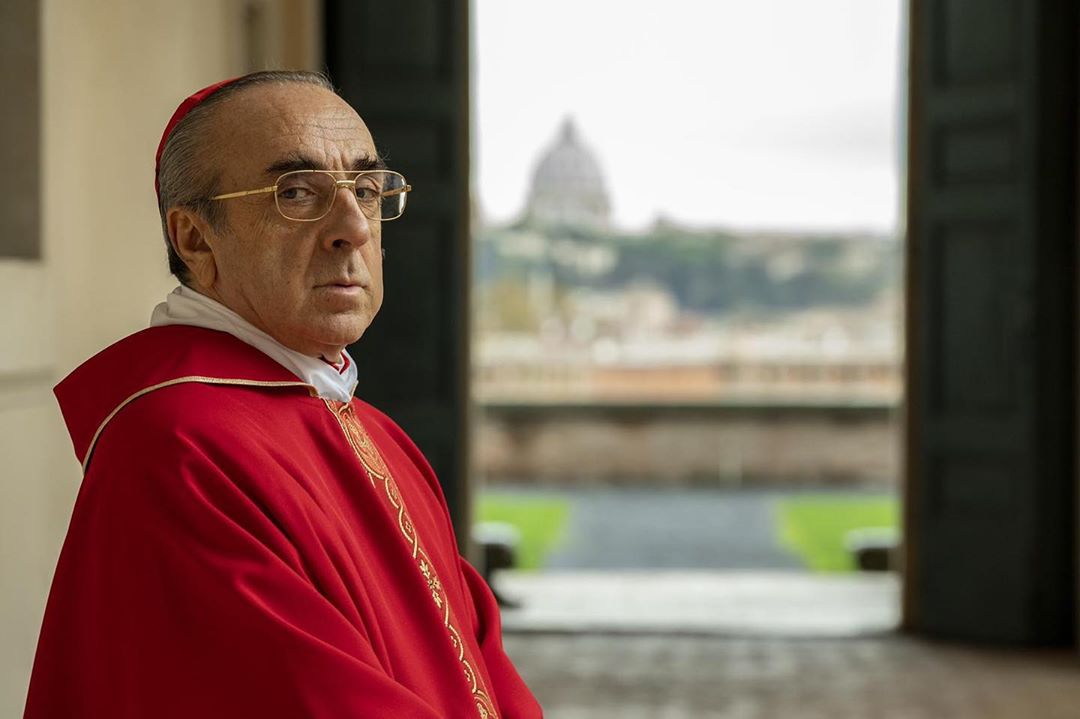 Paolo Sorrentino omaggia la vittoria del Napoli con uno scatto del Cardinale Voiello