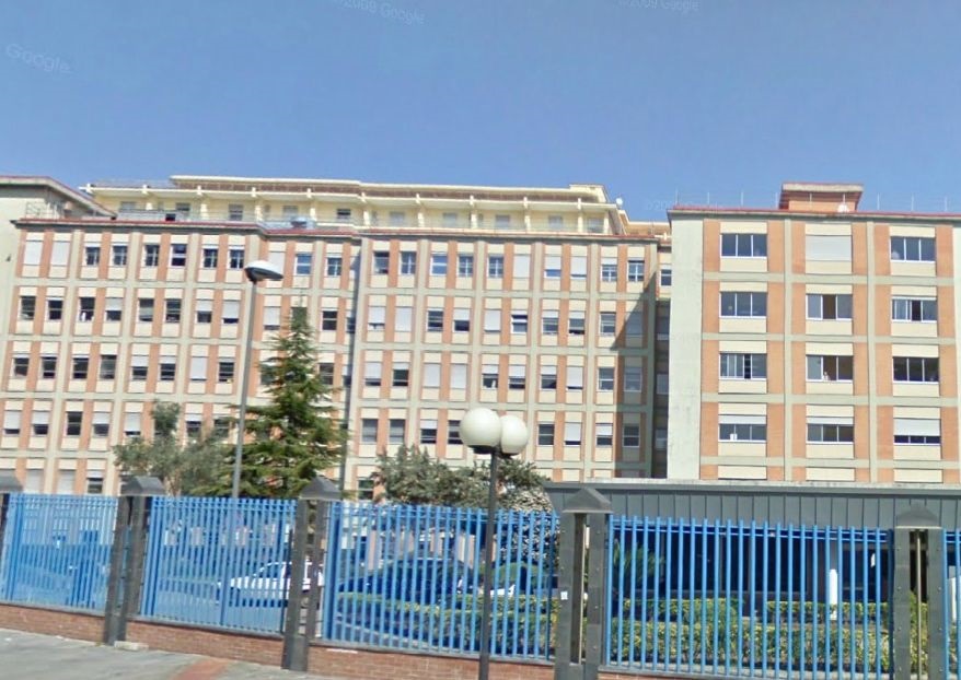 Napoli, ospedale Pascale: cabina igienizzante all'ingresso