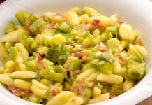 Pasta zucchine e speck: la ricetta dal sapore deciso e avvolgente
