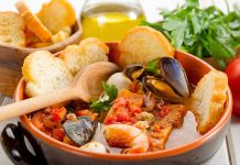 Zuppa di pesce all'amalfitana: il primo piatto caldo e fresco