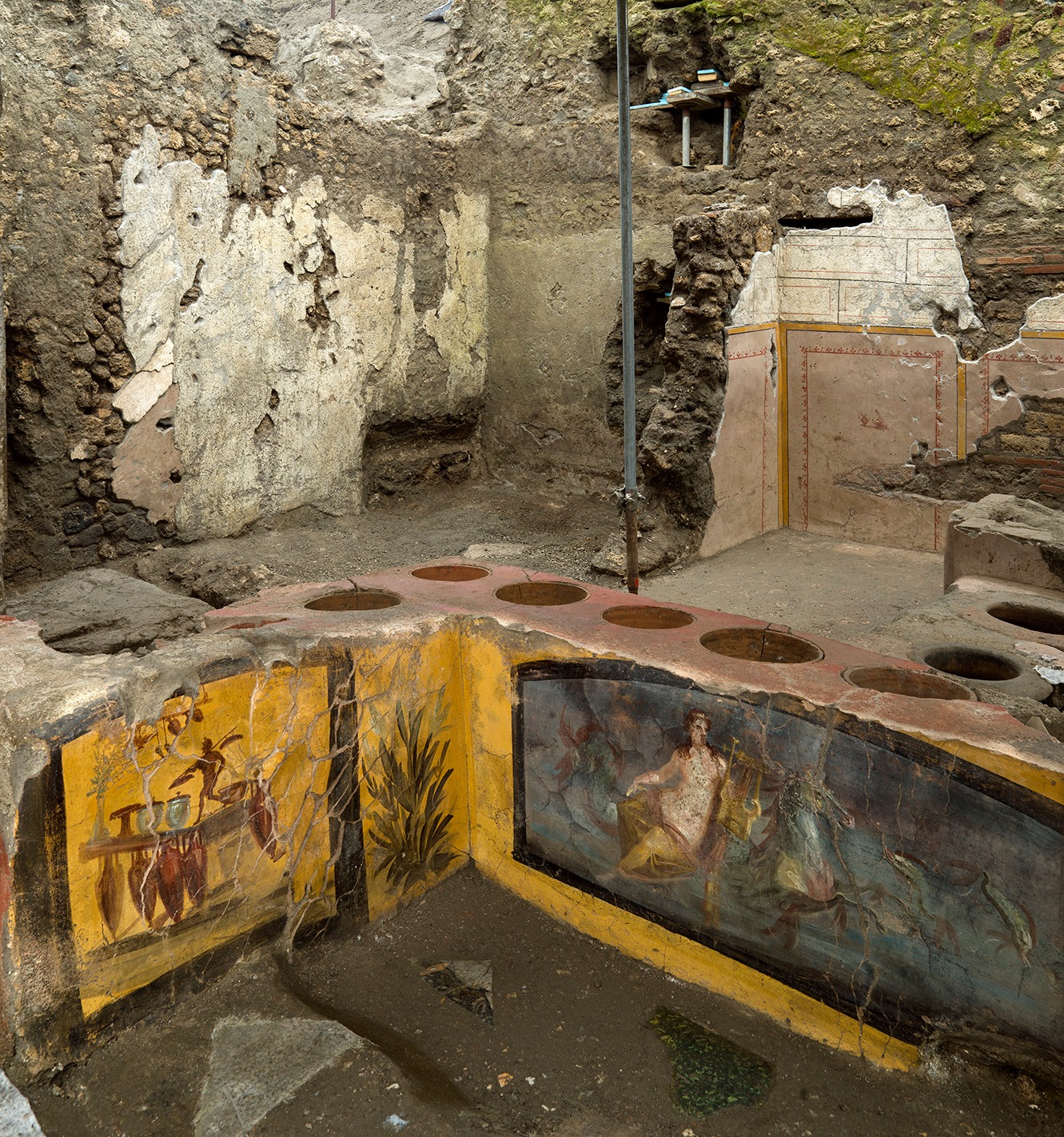 Il regalo di Natale di Pompei: riaffiora un Thermopolium
