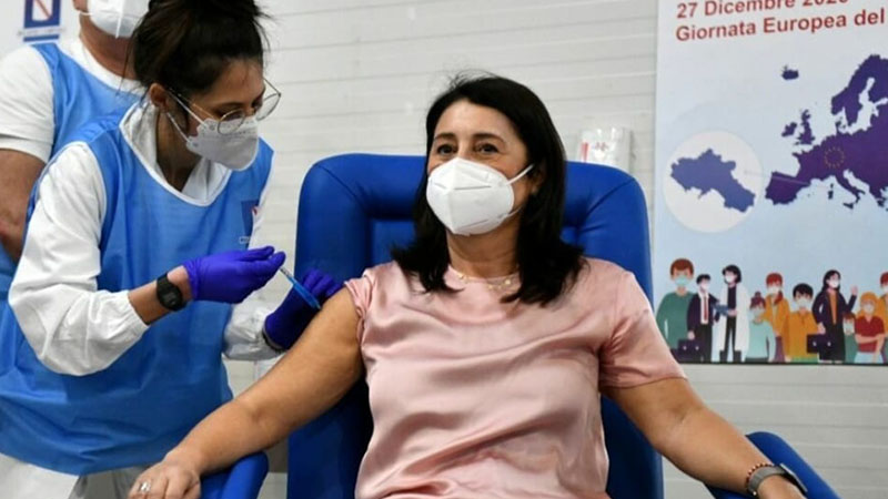 V-Day 2020, Campania: la prima vaccinata anti Covid