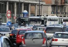 San Valentino a Napoli: vie congestionate dal traffico
