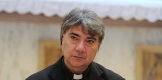 Domenico Battaglia, il nuovo arcivescovo prete di strada
