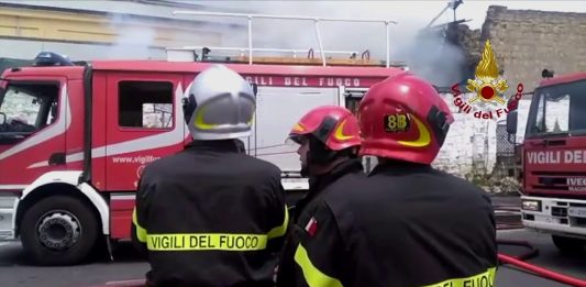 Fuorigrotta, tragico incendio: fiamme di una stufetta provocano due vittime