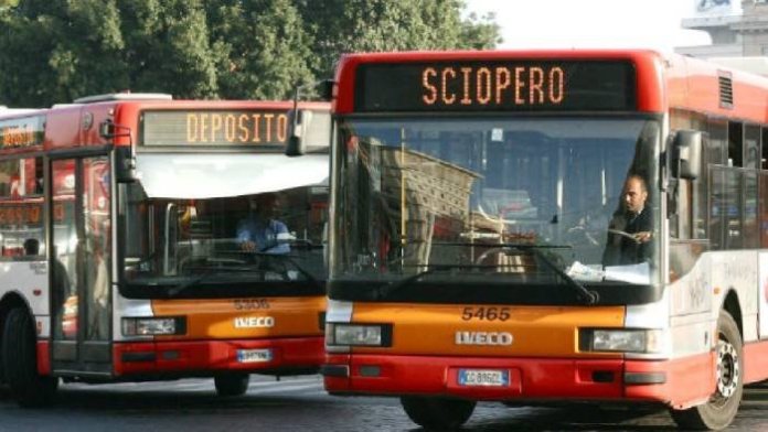 Napoli, sciopero trasporti pubblici del 26 marzo 2021