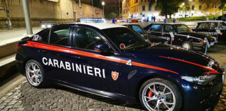 Napoli, decine di residenti aggrediscono un ladro