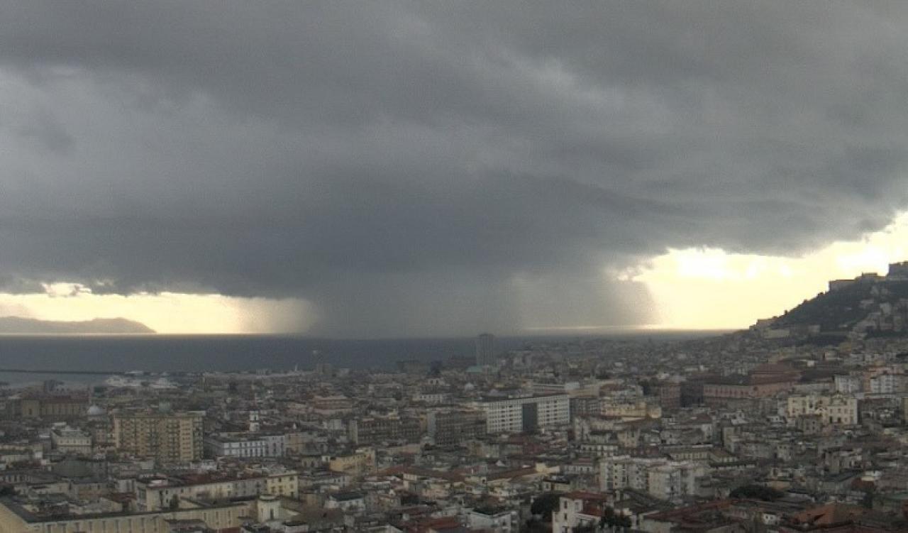 Meteo Napoli: il ciclone imminente, crollo temperature