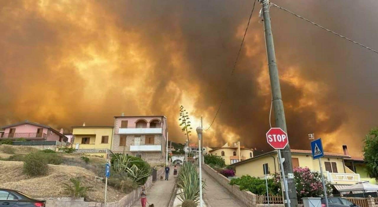 Sardegna ancora in fiamme: aiuti anche da Napoli