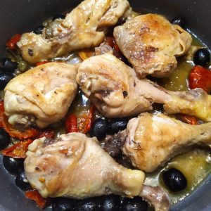 Pollo alla marinara: la ricetta dal sapore del mediterraneo