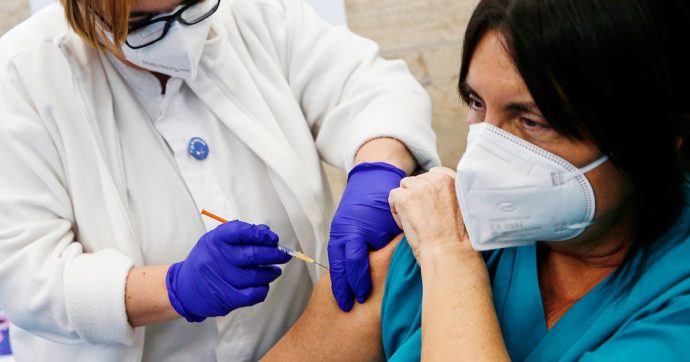 Sindacato Infermieri: ogni giorno 50 sanitari vaccinati positivi Covid