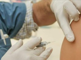 Covid: tenta il vaccino con un braccio di silicone