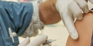 Covid: tenta il vaccino con un braccio di silicone