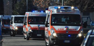 Cotugno, Covid: ambulanze in fila con pazienti positivi