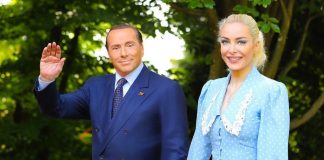 Berlusconi si è "risposato" sulle note di "'O surdato 'nnammurato"