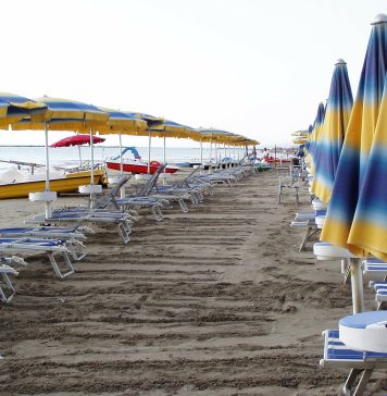 Sindaco di Bacoli: "Intollerabile vietare l’ingresso di bevande in spiaggia"