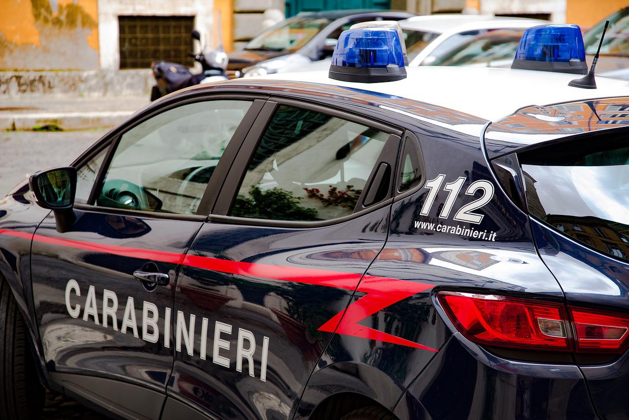 Ercolano: droga in camera del figlio, padre allerta carabinieri