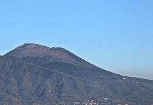 Vesuvio: selfista impavido cade nel cratere del Vesuvio