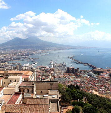 Napoli, più turismo: Partenope batte Roma e Firenze