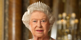 La regina Elisabetta II è morta: a succederle il figlio Carlo