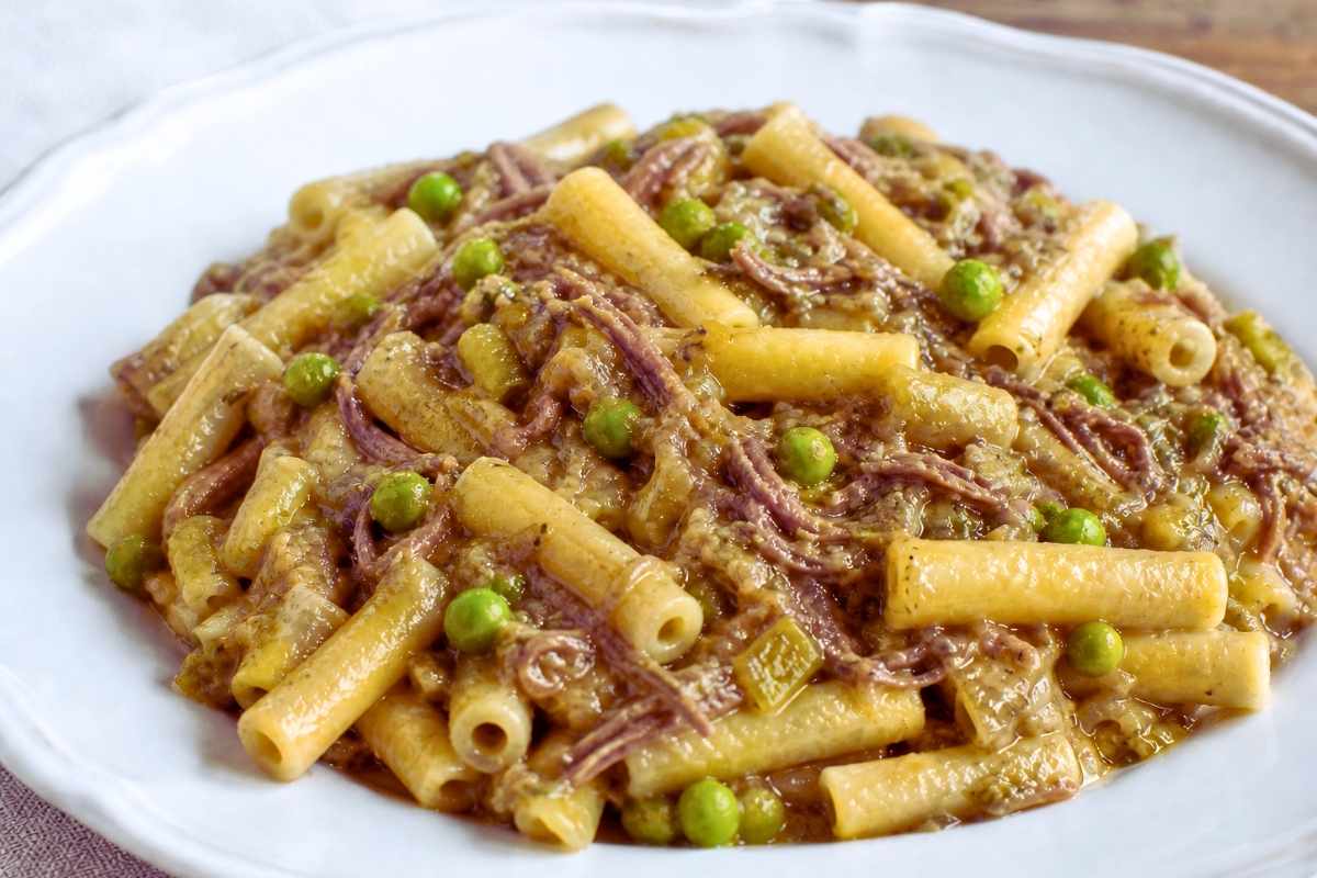 Genovese di primavera: la ricetta napoletana con piselli e cipollotti freschi