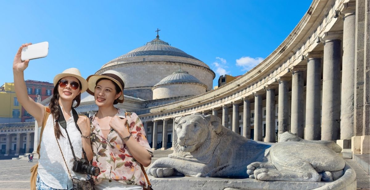 Napoli sempre più scelta dai turisti cinesi: prenotazioni in crescita del 132%