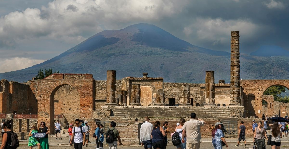 Pompei, 17enne denuncia una violenza sessuale negli Scavi: custode arrestato
