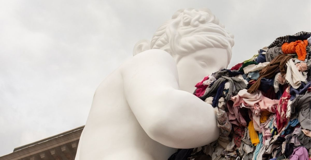Napoli, tornano le grandi installazioni in piazza Municipio: ecco "Voyageur"